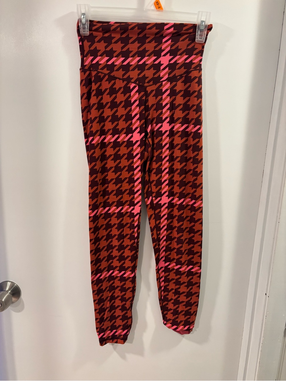 aerie Houndstooth legging and sports bra set in Pink & Brown - Picture 3 of 10
